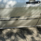 Die Zierleisten haben sich schon fast von selbst entfernt, zur Sicherheit wurden sie dann endgültig entfernt