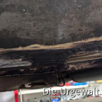 Das Loch im Schweller wurde rausgeschnitten und neues Blech wurde reingeschweißt